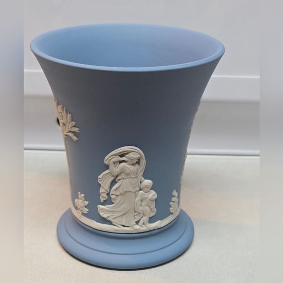 Vtg Blue Wedgewood Jasperware 4 X 3.5" Posy Vase - Picture 1 of 6